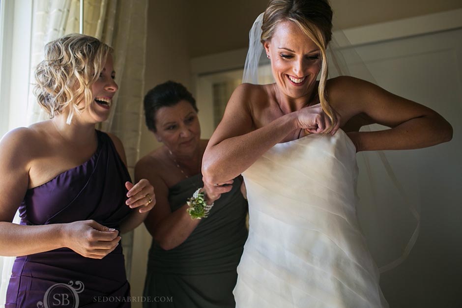 L'Auberge Weddings ~ the bride gets ready in her room