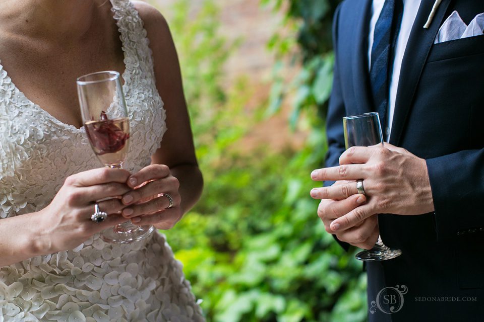 detail picture of champagne glasses